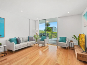 Contemporary 3-Bed Apartment, Walk to Everything, Terrigal